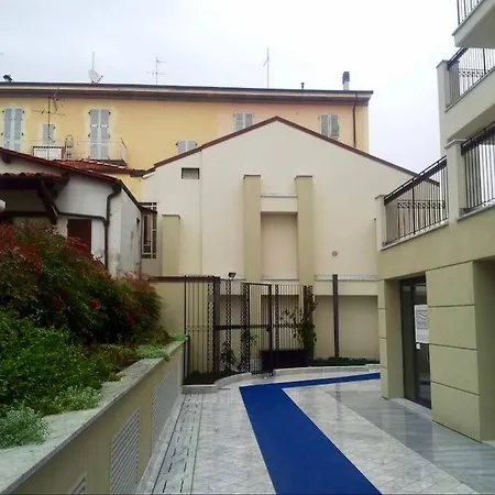 Nel Centro Di Dei Marmi Apartment