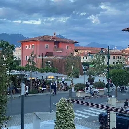 Nel Centro Di Dei Marmi Apartment *