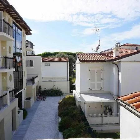 Apartment Nel Centro Di Dei Marmi
